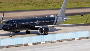 Photo of G-OATW - Airbus A321-253NX operated by Titan Airways