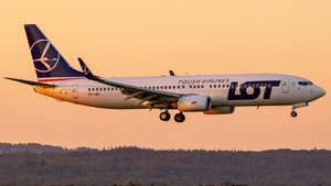 Photo of SP-LWD - Boeing 737-89P operated by LOT Polish Airlines