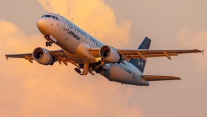Photo of D-AIZH - Airbus A320-214 operated by Lufthansa