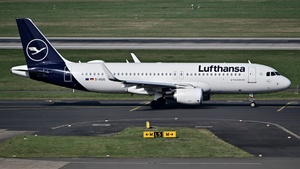Photo of D-AIUG - Airbus A320-214 operated by Lufthansa