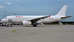 Photo of D-ANDI - Airbus A320-232 operated by LEAV Aviation