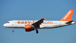 Photo of G-EZWC - Airbus A320-214 operated by easyJet
