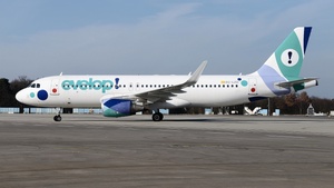 Photo of EC-LZD - Airbus A320-214 operated by Evelop