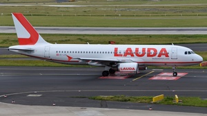 Photo of OE-LOO - Airbus A320-214 operated by Laudamotion