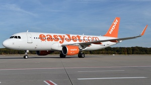 Photo of G-EZOK - Airbus A320-214 operated by easyJet