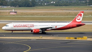 Photo of OE-LCG - Airbus A321-211 operated by Laudamotion