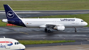 Photo of D-AIQS - Airbus A320-211 operated by Lufthansa