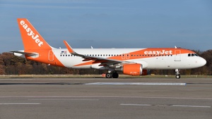 Photo of OE-IZL - Airbus A320-214 operated by easyJet Europe