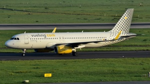 Photo of EC-MGE - Airbus A320-232 operated by Vueling