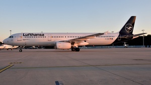 Photo of D-AISB - Airbus A321-231 operated by Lufthansa