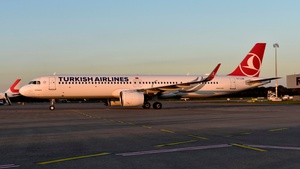 Photo of TC-LSK - Airbus A321-271NX operated by Turkish Airlines