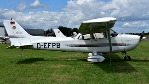 Photo of D-EFPB - Cessna 172R Skyhawk operated by Kölner Klub für Luftsport