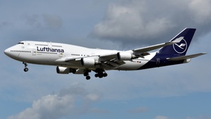Photo of D-ABVY - Boeing 747-430 operated by Lufthansa