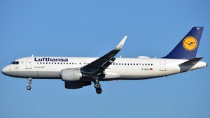 Photo of D-AIUG - Airbus A320-214 operated by Lufthansa