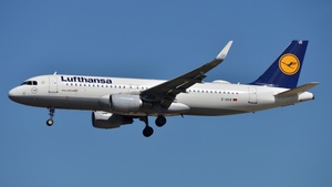 Photo of D-AIUK - Airbus A320-214 operated by Lufthansa