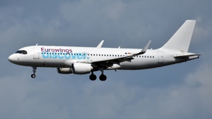 Photo of D-AIUV - Airbus A320-214 operated by Eurowings Discover