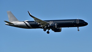 Photo of G-OATW - Airbus A321-253NX operated by Titan Airways