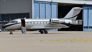 Photo of N75KH - Bombardier Challenger 604 operated by SunEnergy1