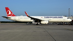Photo of TC-JTH - Airbus A321-231 operated by Turkish Airlines
