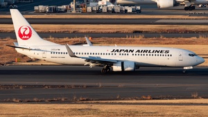 Photo of JA338J - Boeing 737-846 operated by Japan Airlines