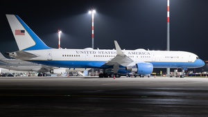 Photo of 99-0004 - Boeing C-32A operated by US Air Force