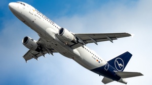 Photo of D-AIQT - Airbus A320-211 operated by Lufthansa