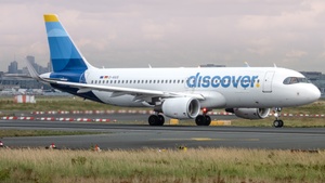 Photo of D-AIUS - Airbus A320-214 operated by Discover Airlines