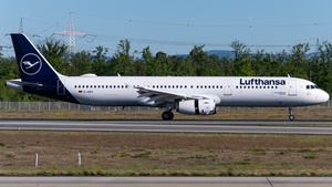 Photo of D-AIRY - Airbus A321-131 operated by Lufthansa