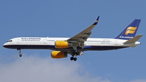 Photo of TF-ISL - Boeing 757-223 operated by Icelandair