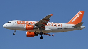 Photo of G-EZBO - Airbus A319-111 operated by easyJet
