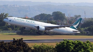 Photo of B-HNQ - Boeing 777-367 operated by Cathay Pacific Airways