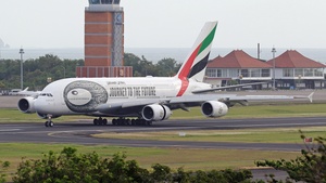 Photo of A6-EUX - Airbus A380-842 operated by Emirates