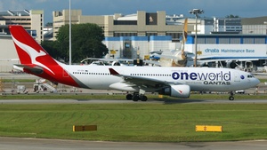 Photo of VH-EBS - Airbus A330-202 operated by Qantas