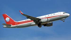 Photo of B-8372 - Airbus A320-214 operated by Sichuan Airlines