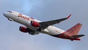 Photo of PK-LAT - Airbus A320-214 operated by Batik Air