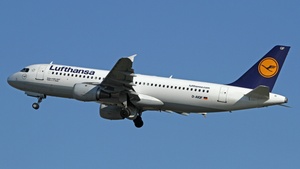 Photo of D-AIQF - Airbus A320-211 operated by Lufthansa