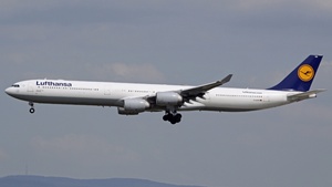 Photo of D-AIHH - Airbus A340-642 operated by Lufthansa