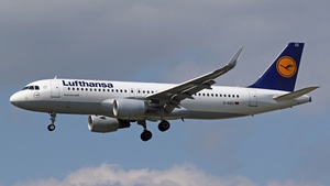 Photo of D-AIZZ - Airbus A320-214 operated by Lufthansa