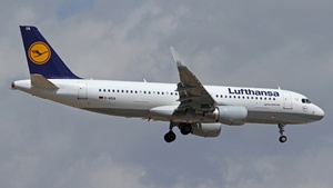 Photo of D-AIUA - Airbus A320-214 operated by Lufthansa