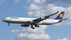 Photo of D-AIFC - Airbus A340-313 operated by Lufthansa