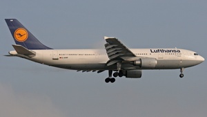 Photo of D-AIAM - Airbus A300B4-603 operated by Lufthansa