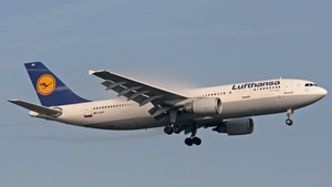 Photo of D-AIAX - Airbus A300B4-605R operated by Lufthansa