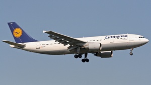 Photo of D-AIAT - Airbus A300B4-603 operated by Lufthansa
