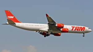 Photo of PT-MSL - Airbus A340-541 operated by TAM Linhas Aéreas