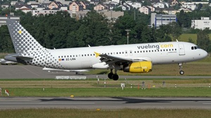 Photo of EC-LRA - Airbus A320-232 operated by Vueling
