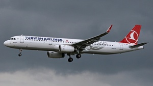 Photo of TC-JSY - Airbus A321-231 operated by Turkish Airlines