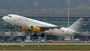 Photo of EC-KKT - Airbus A320-214 operated by Vueling