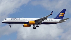 Photo of TF-ISL - Boeing 757-223 operated by Icelandair