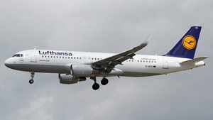Photo of D-AIZS - Airbus A320-214 operated by Lufthansa