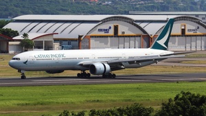 Photo of B-HNS - Boeing 777-31H operated by Cathay Pacific Airways
